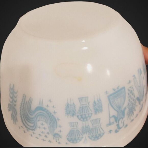 Vintage Pyrex Amish Butterprint Mixing Bowl # 402 White Turquoise 1.5 Qt - Picture 10 of 14